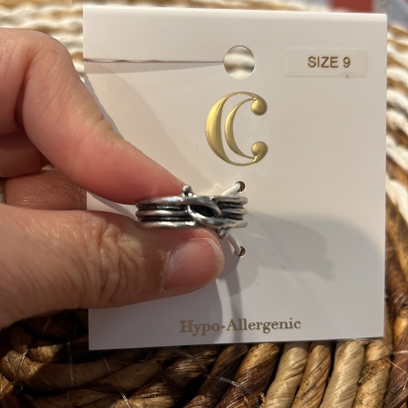 3/$15 Charming Charlie Knotted Ring Size 9 - New - Lot 671 - Picture 2 of 8